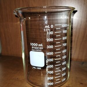 Pyrex 1000mL Glass Beaker